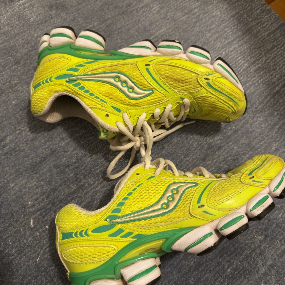 SAUCONY RUNNING SHOES